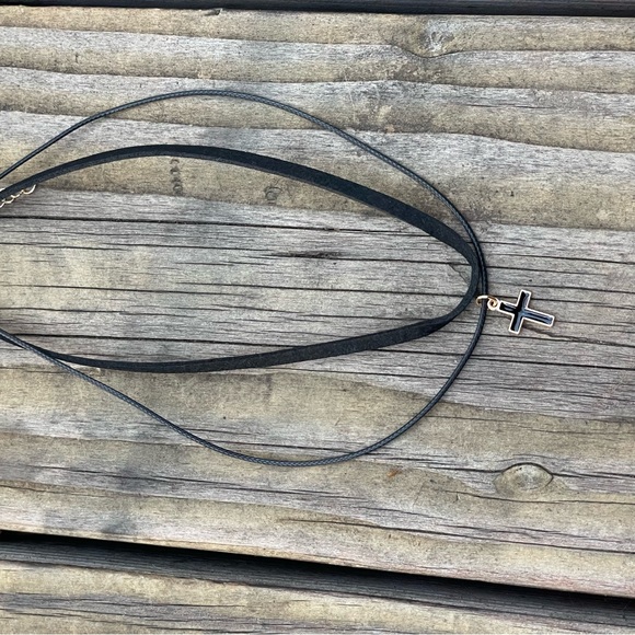 LAST ONE - Cross Layered CHOKER NECKLACE with Gift Bag - Picture 6 of 7